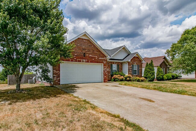 988 Chardea Ct in Clarksville, TN - Building Photo - Building Photo