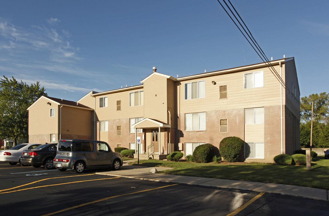 Garden City Terrace in Garden City, MI - Building Photo