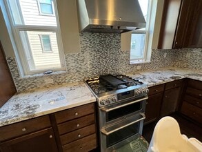 215 Burbank St in Hayward, CA - Building Photo - Building Photo