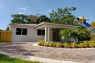 6634 SW 76th Terrace in South Miami, FL - Building Photo - Building Photo
