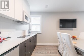 5757 Stanley Ave in Niagara Falls, ON - Building Photo - Building Photo