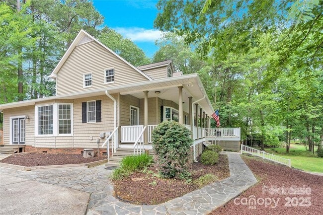 832 Kemp Rd in Mooresville, NC - Building Photo - Building Photo
