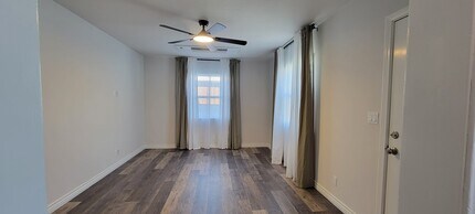 329 W Walnut Ave in Monrovia, CA - Building Photo - Building Photo
