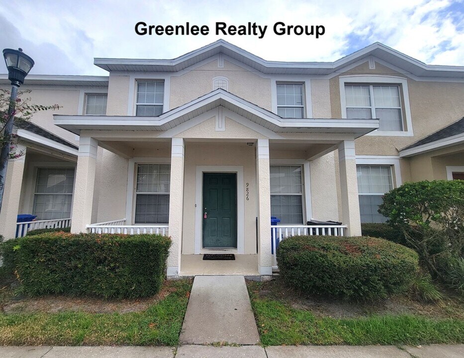 9826 Carlsdale Dr in Riverview, FL - Building Photo