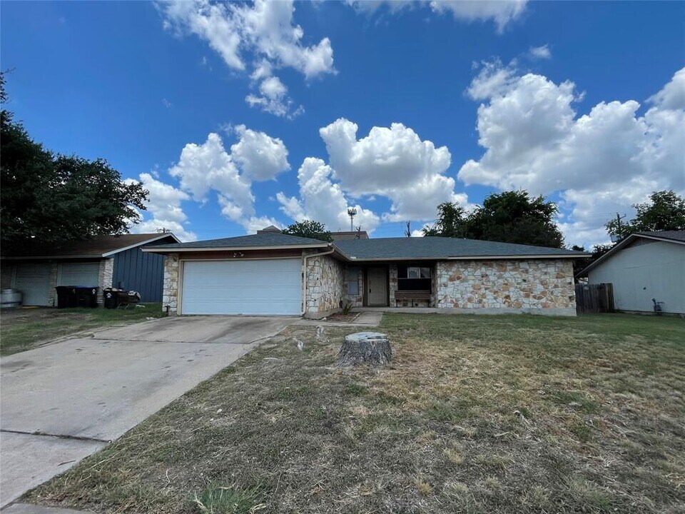 11404 Powder Mill Trail in Austin, TX - Building Photo