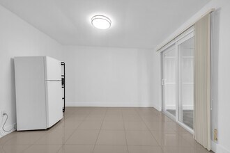 7930 SW 36th Ter, Unit 3 in Miami, FL - Building Photo - Building Photo