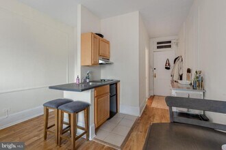 1324 Locust St in Philadelphia, PA - Building Photo - Building Photo