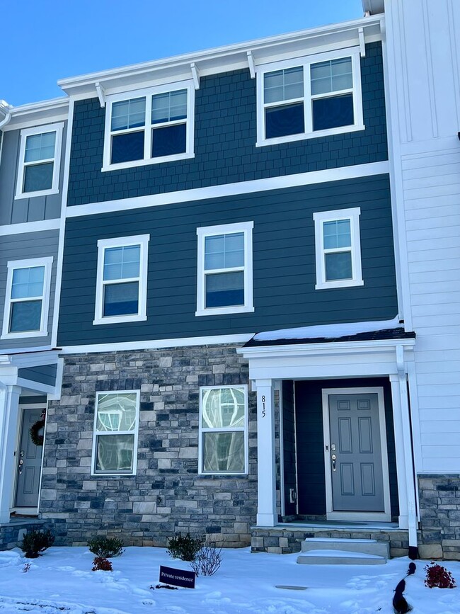 property at 815 Basswood Gln Trl