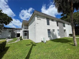 10361 N Kendall Dr in Miami, FL - Building Photo