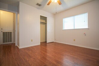 9811 Lauren Mist in San Antonio, TX - Building Photo - Building Photo