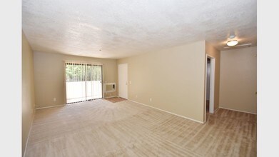 Sunset Springs Apartments in Vista, CA - Building Photo - Building Photo