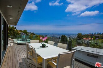 1653 Sunset Plaza Dr in Los Angeles, CA - Building Photo - Building Photo
