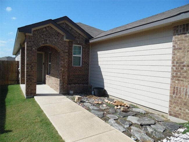 604 Independence Ave in Liberty Hill, TX - Building Photo - Building Photo