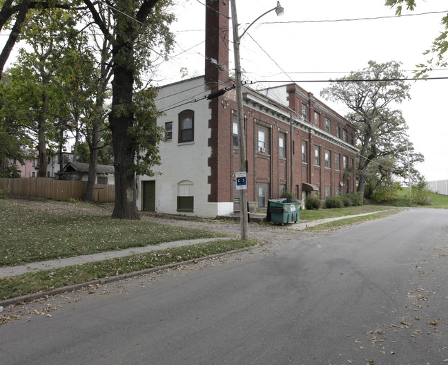 Drake Manor in Des Moines, IA - Building Photo - Building Photo