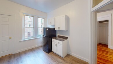 1383 Commonwealth Ave, Unit A in Boston, MA - Building Photo - Building Photo