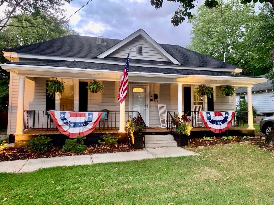 106 Albert St in Greer, SC - Building Photo