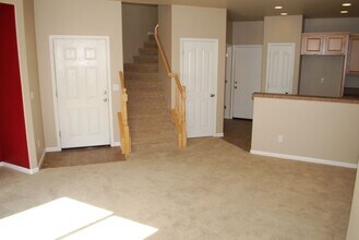 8415 Oliva Rd in Roseville, CA - Building Photo - Building Photo