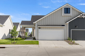 1006 NW Bethel Ln in Waukee, IA - Foto de edificio - Building Photo