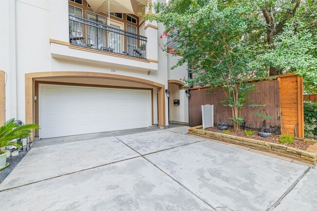 702 Asbury St in Houston, TX - Building Photo - Building Photo