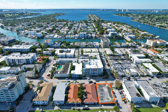 240 84th St in Miami Beach, FL - Foto de edificio - Building Photo