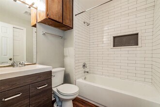 304 W William Cannon Dr in Austin, TX - Building Photo - Building Photo