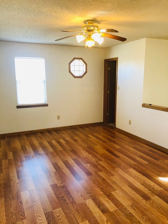 902 Windwood Dr in Junction City, KS - Building Photo - Building Photo