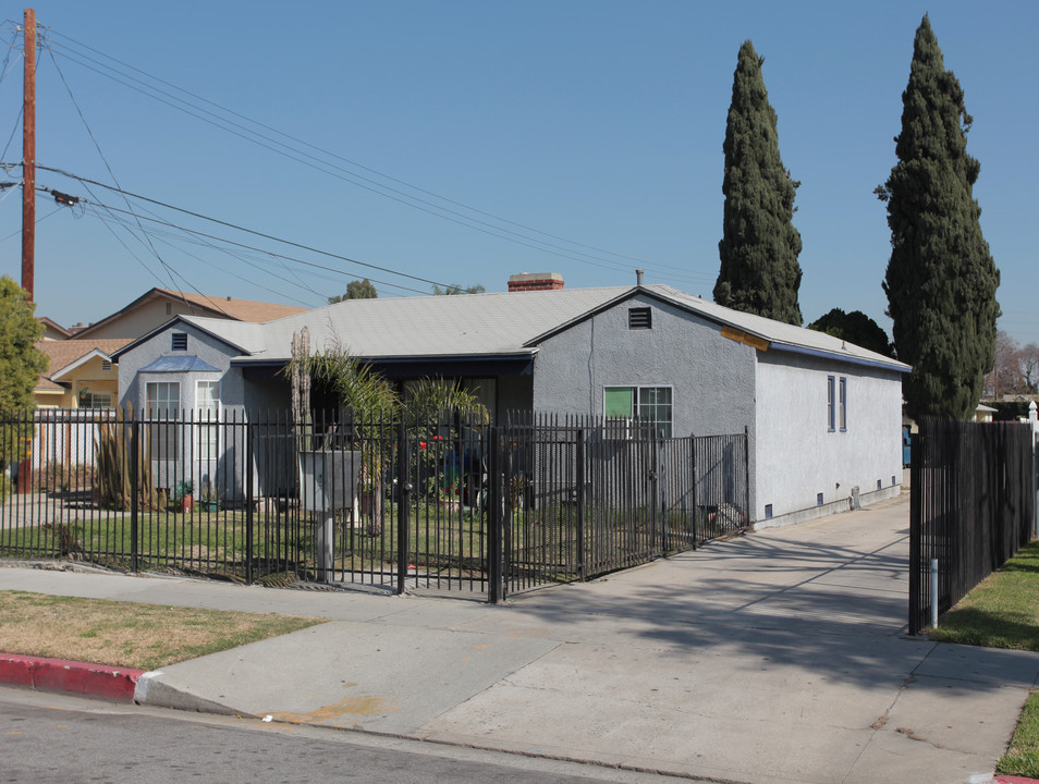 16102 Eucalyptus Ave in Bellflower, CA - Foto de edificio