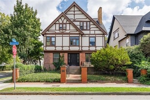 420 Oxford St in Rochester, NY - Building Photo