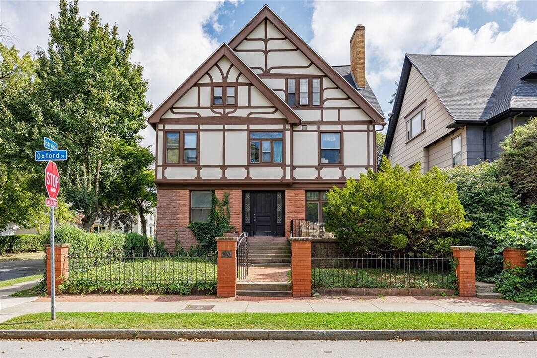 420 Oxford St in Rochester, NY - Building Photo
