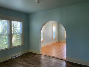 406 Naymut St, Unit Lower in Menasha, WI - Building Photo - Building Photo