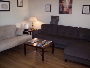 6737 Oakridge Rd in San Diego, CA - Building Photo - Building Photo