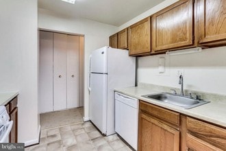 5565 Columbia Pike-Unit -212 in Arlington, VA - Building Photo - Building Photo