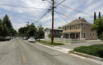 3447-3449 4th St in Riverside, CA - Foto de edificio - Building Photo