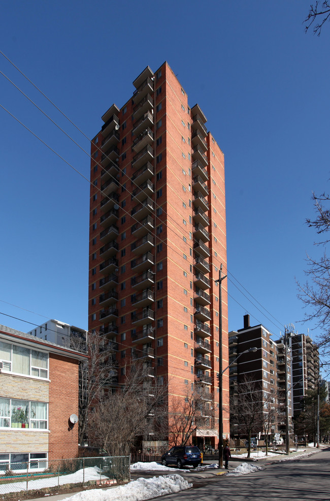 60 Gowan Ave in Toronto, ON - Building Photo - Building Photo