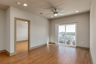 Quincy Court in Denton, TX - Building Photo - Interior Photo