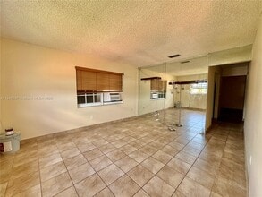 1377 W 38th St in Hialeah, FL - Building Photo - Building Photo