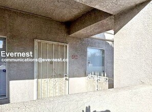 5922 W Vegas Dr in Las Vegas, NV - Building Photo - Building Photo