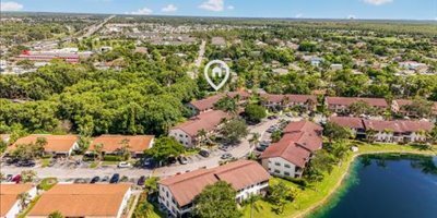 5288 Treetops Dr in Naples, FL - Building Photo