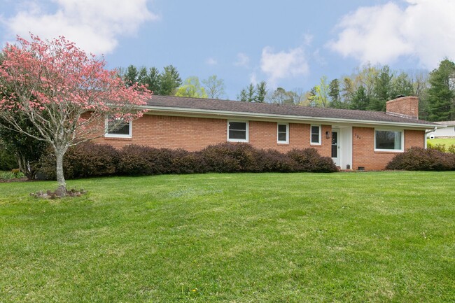 106 Caubleville Dr in Fletcher, NC - Building Photo - Building Photo