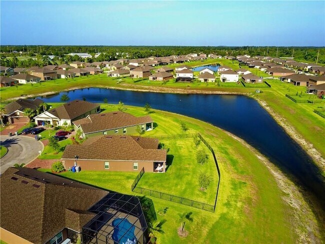 1296 Lexington Manor SW in Vero Beach, FL - Building Photo - Building Photo