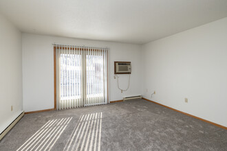 Broadway Apartments in Moorhead, MN - Building Photo - Interior Photo