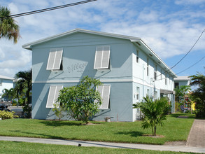 Village Apartments in North Palm Beach, FL - Building Photo - Building Photo