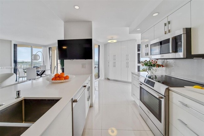 4000 Towerside Terrace in Miami, FL - Building Photo - Building Photo