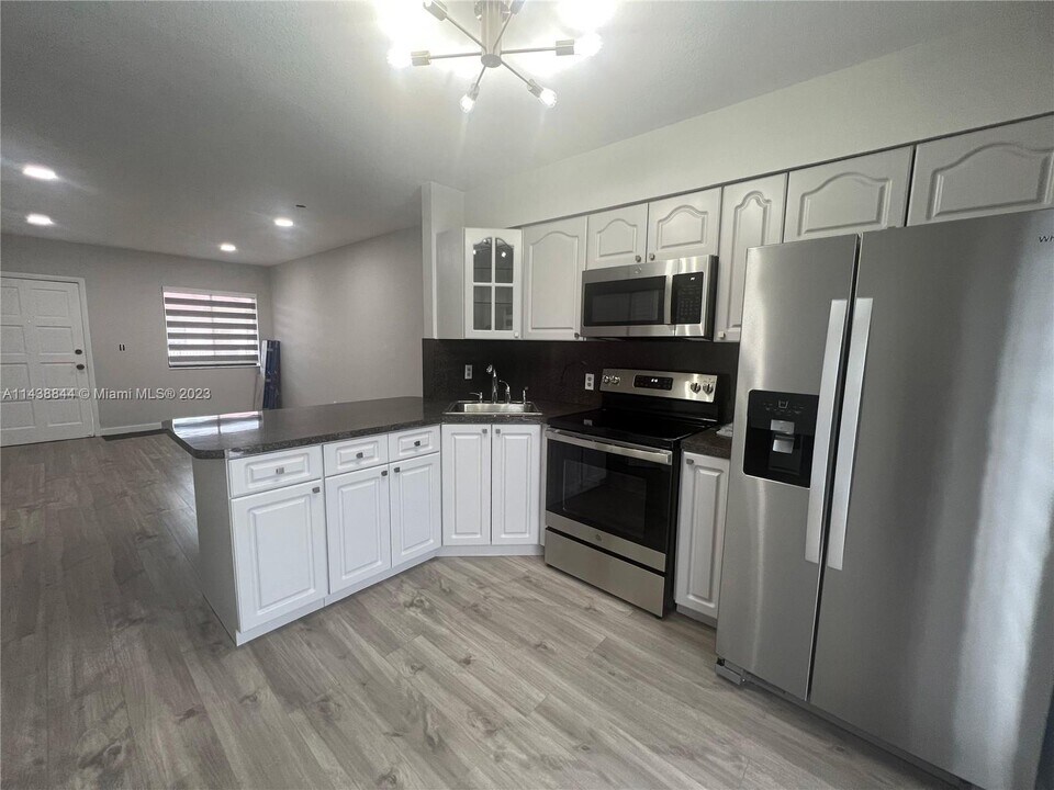 5420 W 21st Ct-Unit -412 in Hialeah, FL - Building Photo