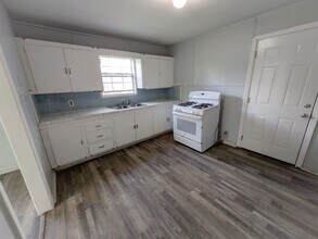 2410 Primrose St in Beaumont, TX - Building Photo - Building Photo