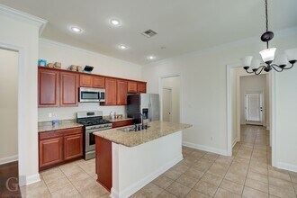 1005 S Cres Cove in Shreveport, LA - Building Photo - Building Photo