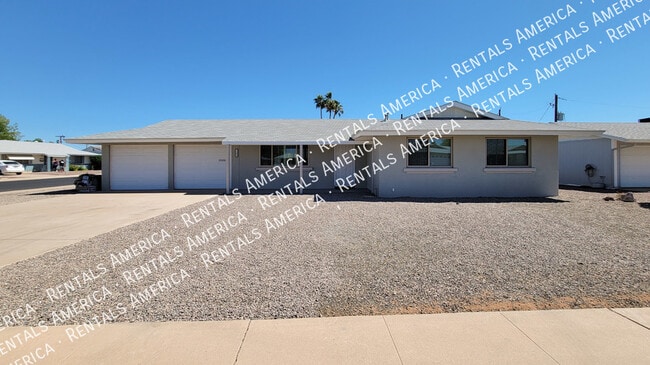 11633 N Desert Hills Dr W in Sun City, AZ - Foto de edificio - Building Photo