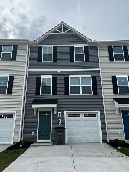 104 Verdant Leaf Wy in Greenville, SC - Building Photo