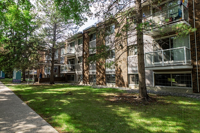 McCam 1 Apartments in Edmonton, AB - Building Photo - Building Photo