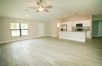 8445 Coral Dr in Ft. Myers, FL - Building Photo - Building Photo